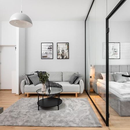 Modern Centrally Located Apartments - By Upstairs Cracovia Exterior foto